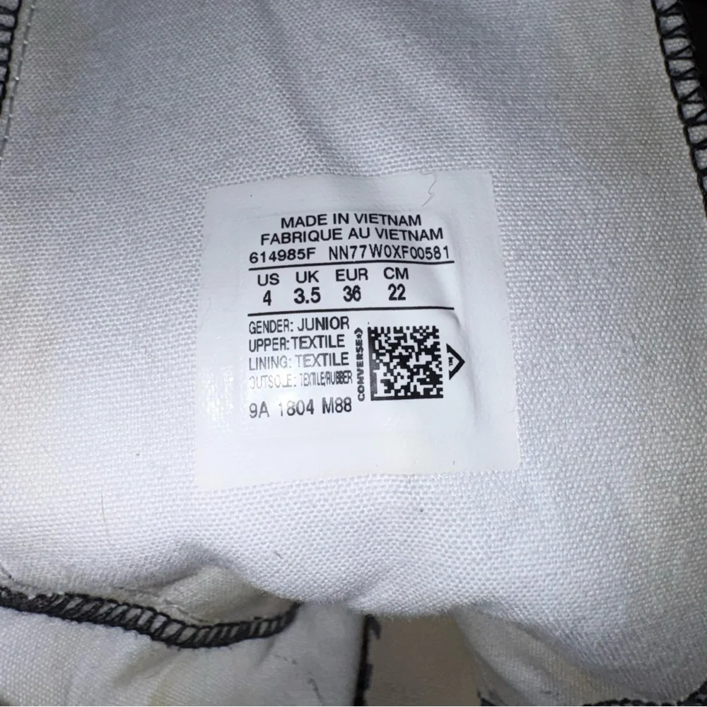 Converse kids knee